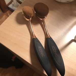 Iconic London makeup brushes